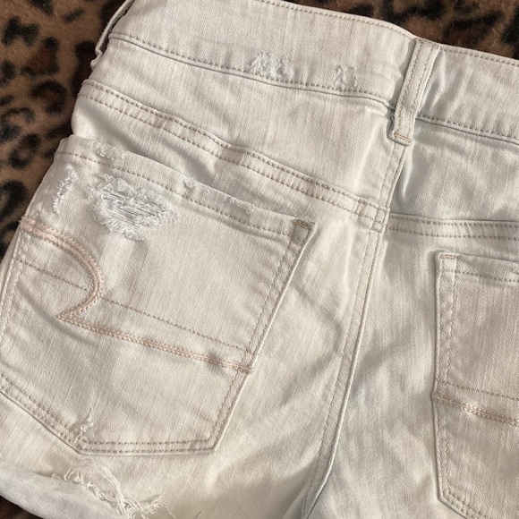 2 for $30 AMERICAN EAGLE Shorts Women’s Size 6 AEO Denim Shorts Hi Rise Shortie - Picture 4 of 13